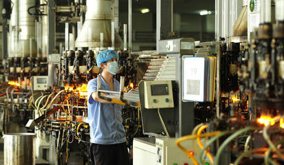 河北:加緊生產(chǎn) 助力疫情防控