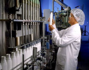 一個工廠生產(chǎn)的產(chǎn)品中廢品率為0.005,任取1000件,計算其中不超過5件廢品的概率